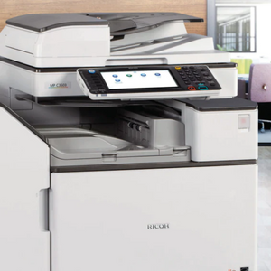 Impresora multifuncional a color Ricoh MP C3003 con servicio